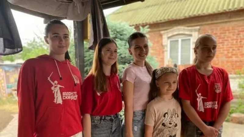 Активисты «Волонтерской роты» поздравили семьи военнослужащих СВО с Днем защиты детей. АНО "ЗаМедиа"