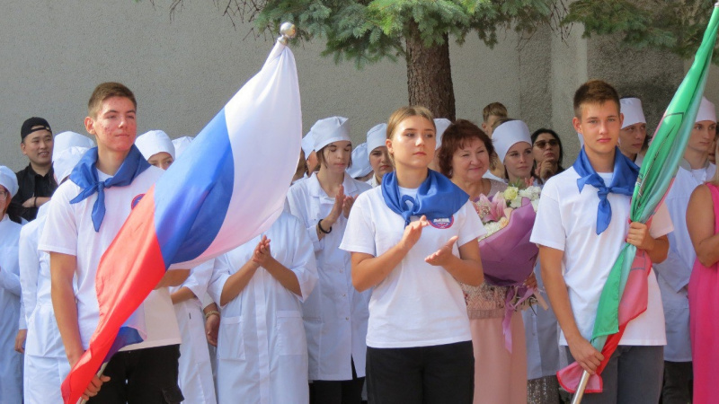В Бердянском медицинском колледже состоялось мероприятие, приуроченное ко Дню России. АНО "ЗаМедиа"