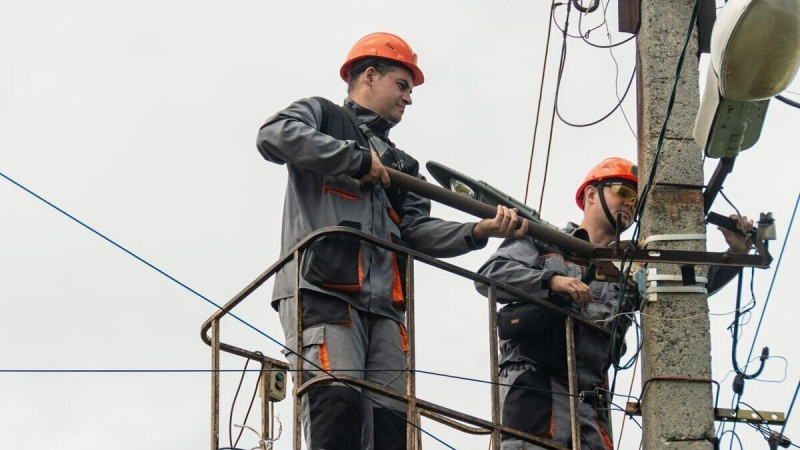 В Мелитополе меняют оборудование уличного освещения. АНО "ЗаМедиа"