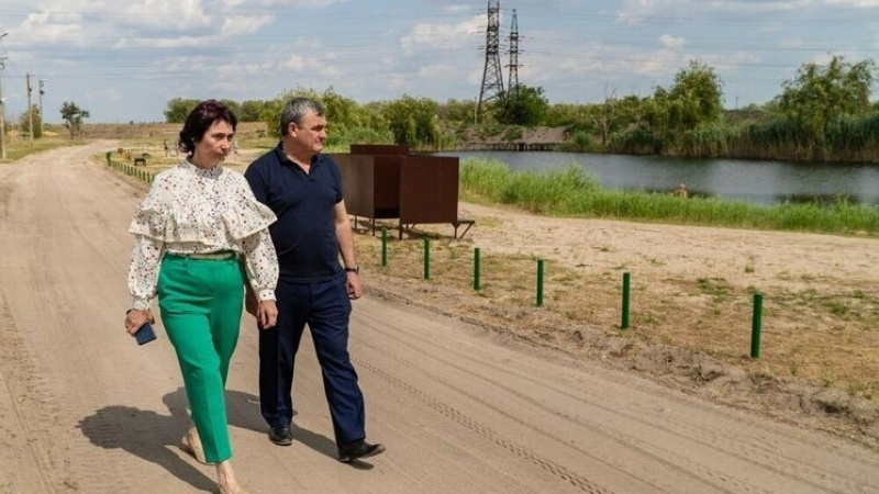В Мелитополе завершаются работы на пляже озера Горячка. АНО "ЗаМедиа"