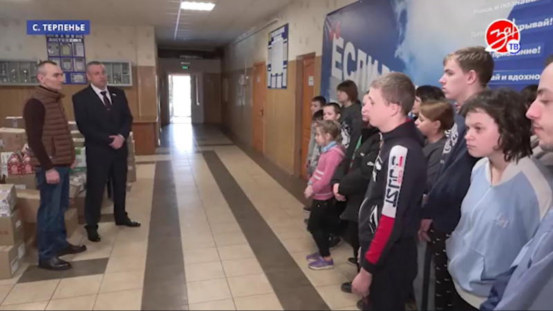 В школу-интернат села Терпенье депутаты Заксобрания передали гуманитарный груз. АНО "ЗаМедиа"